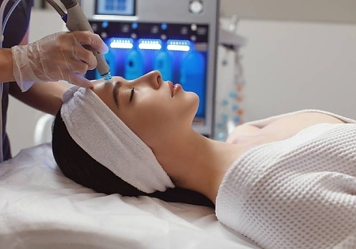 Comparing Hydrafacials to Other Anti-Aging Treatments: What Sets Them Apart?